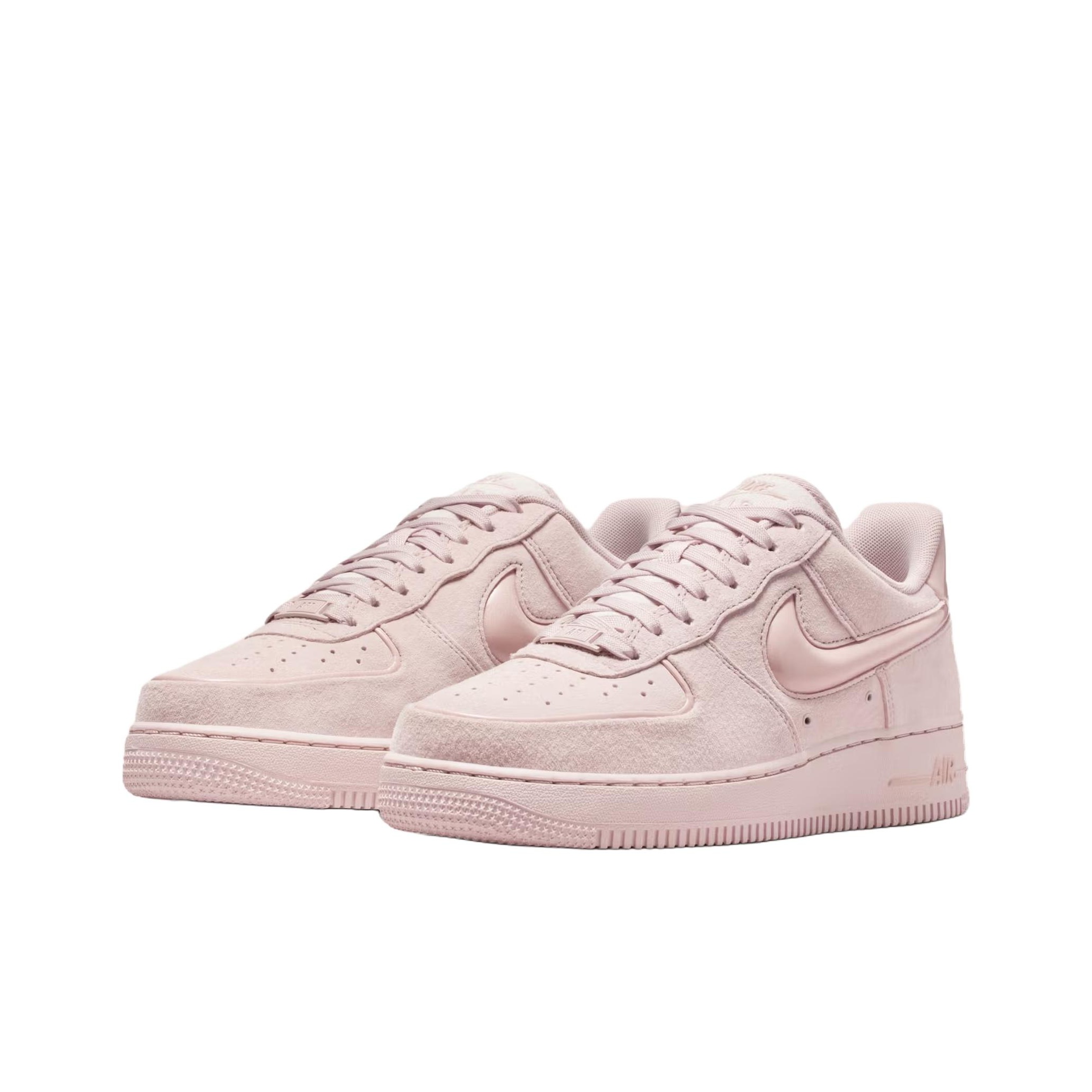 حذاء نايك اير فورس 1 مصنوع من  - مراجعة Nike Shoes Air Force 1 وسعره